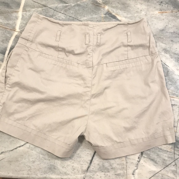 Vintage Pleated Kaki Shorts - Picture 2 of 4